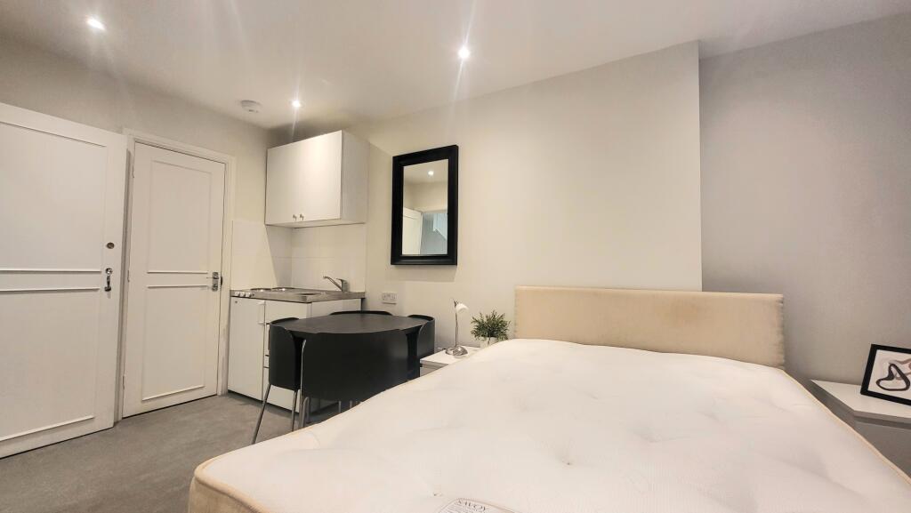 Apartment in London, City of Westminster - View 2