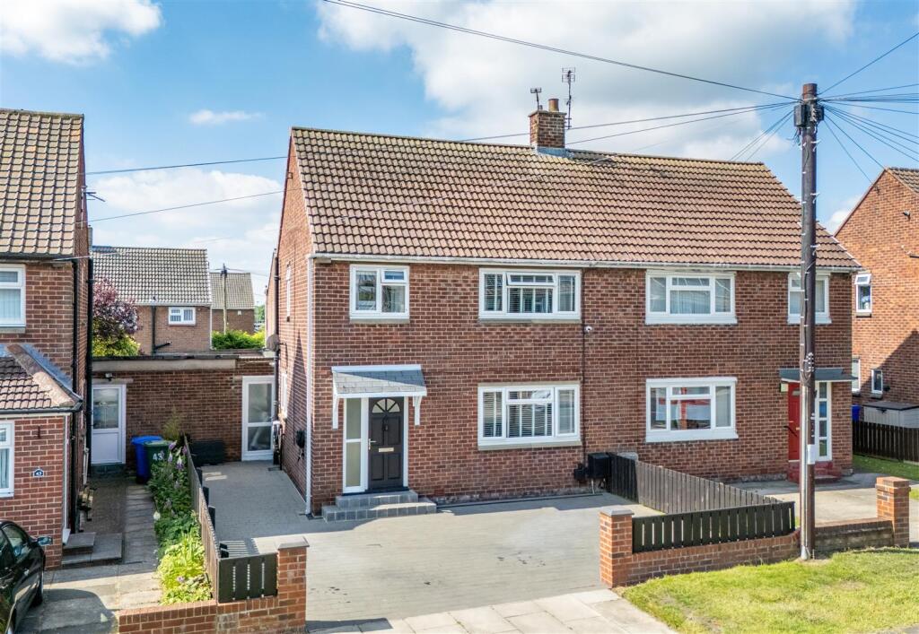 3-bed semi-detached on Elsdon Avenue, Seaton Delaval, Whitley Bay, NE25, £250,000