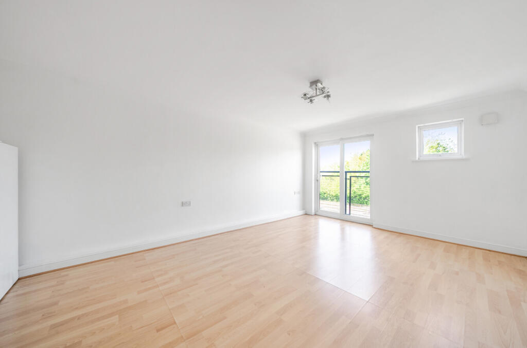 Apartment in Trafford, Greater Manchester - View 2