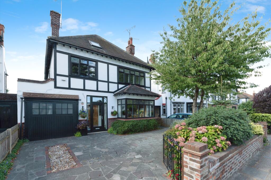 6-bed detached on Victoria Avenue, Southend-on-Sea, Essex, SS2, £600,000