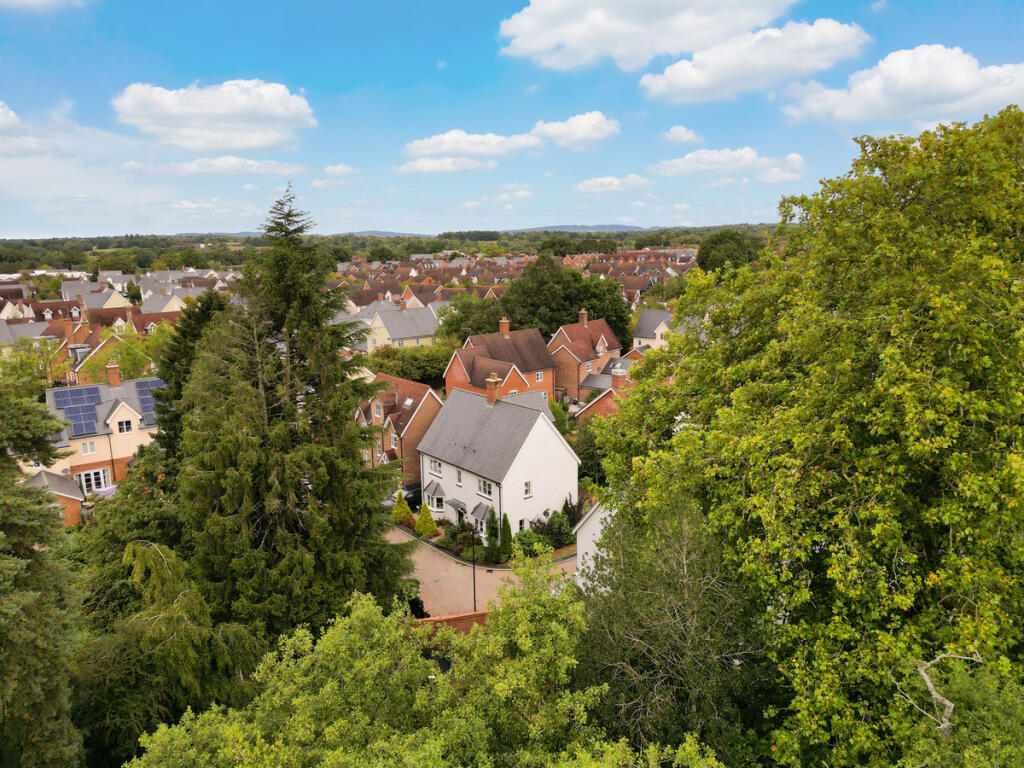 House in Horsham, Broadbridge Heath - View 2