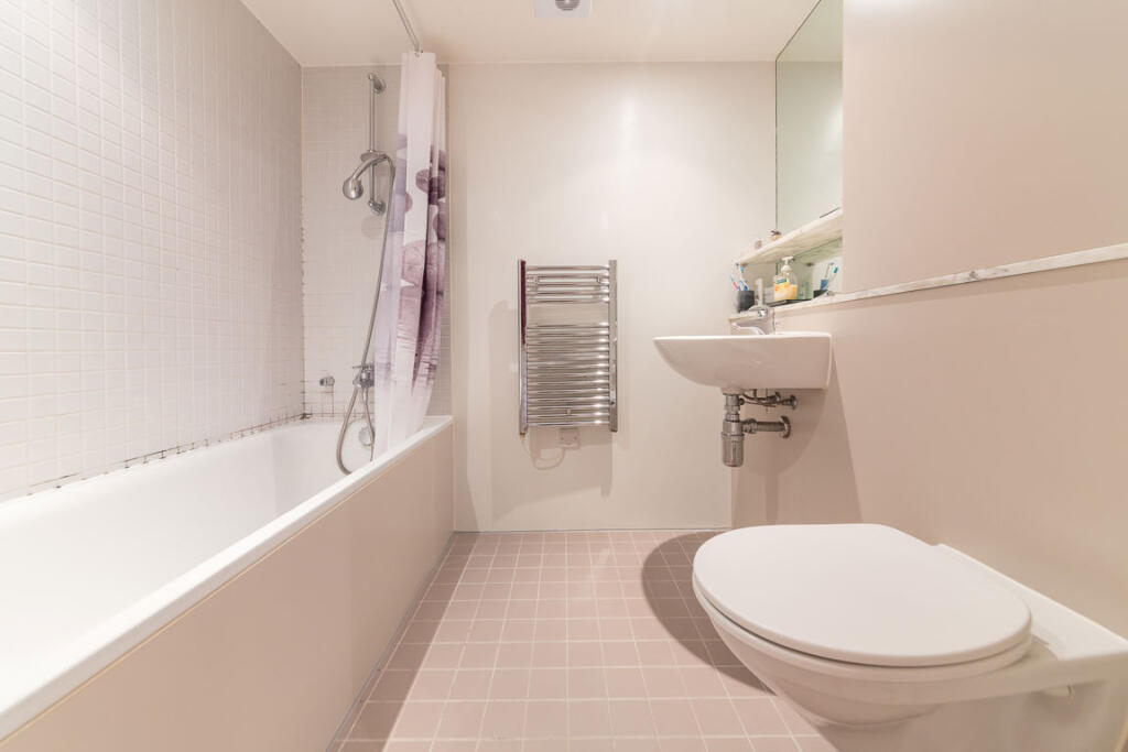 Apartment in London - View 5