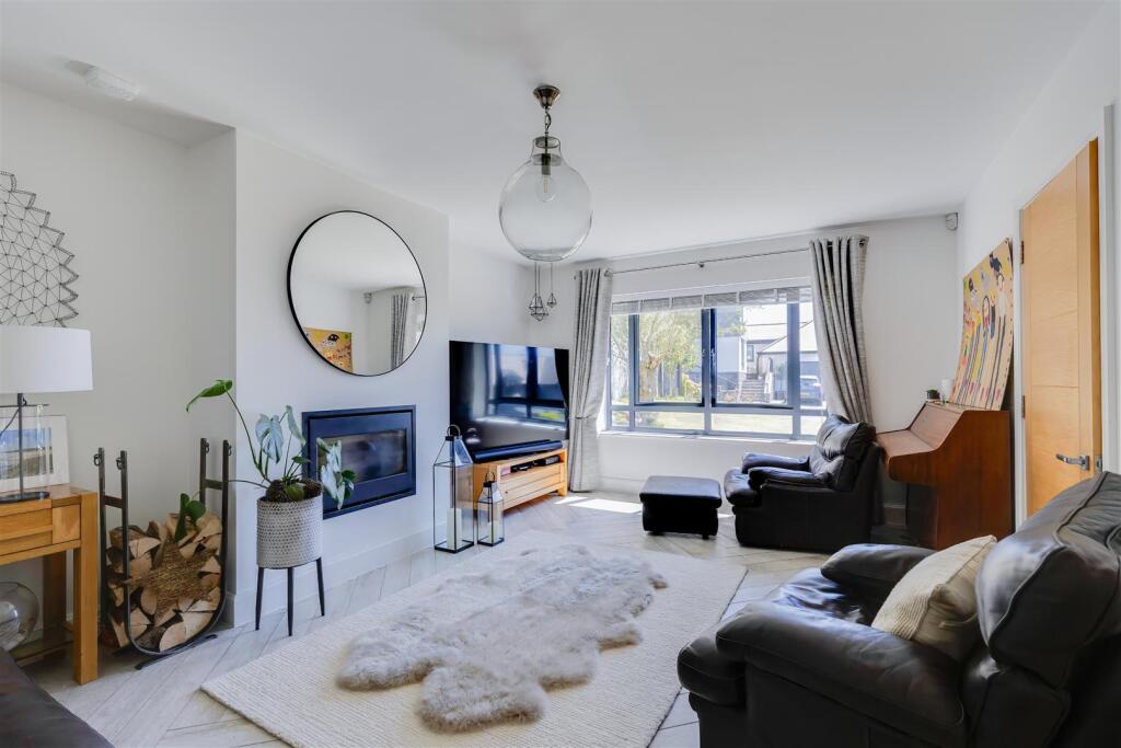 Craig Yr Eos Avenue, Ogmore by Sea, Vale of Glamorgan, CF32 0PF photo 5