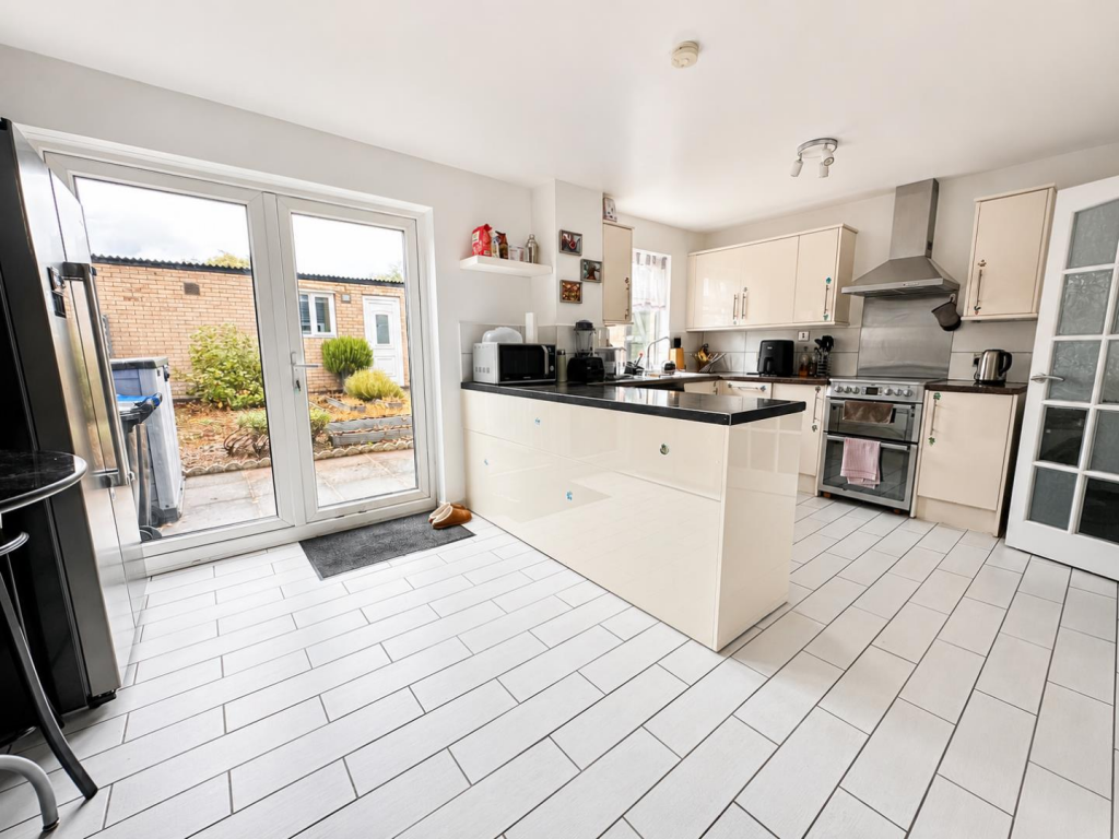 House in Northampton, Overstone Lodge - View 2
