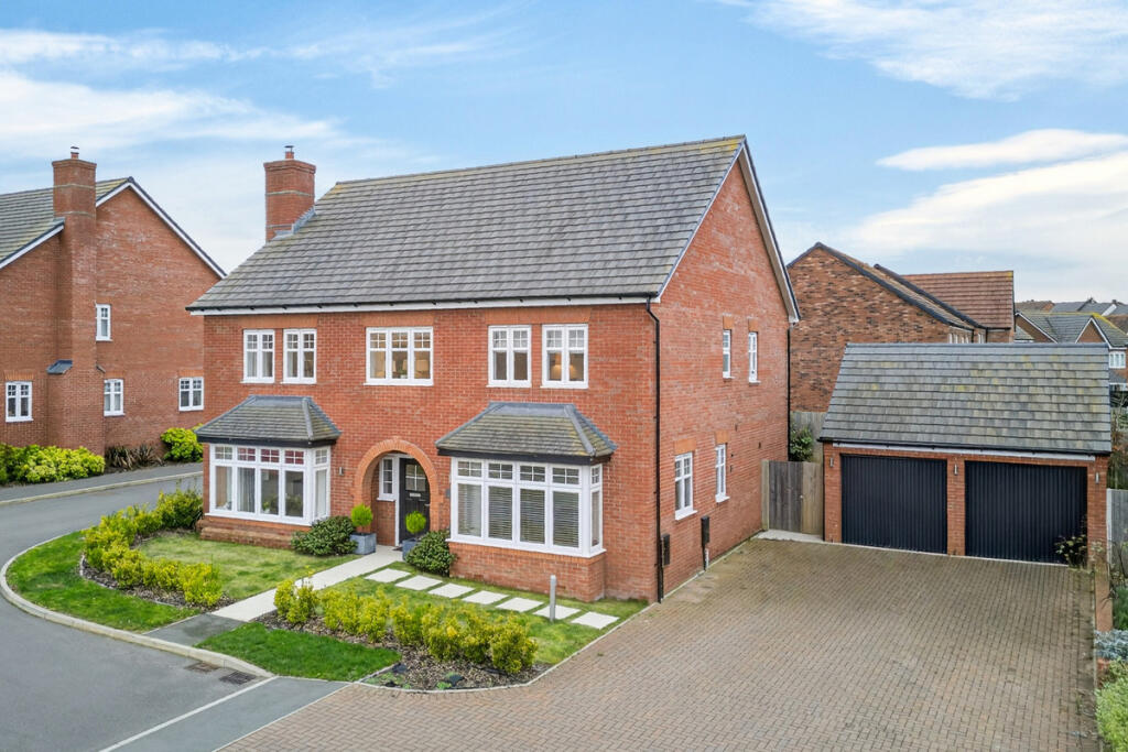 Main image of property: Gillingham Way, Radford Semele, Leamington Spa Warwickshire CV31 1WN