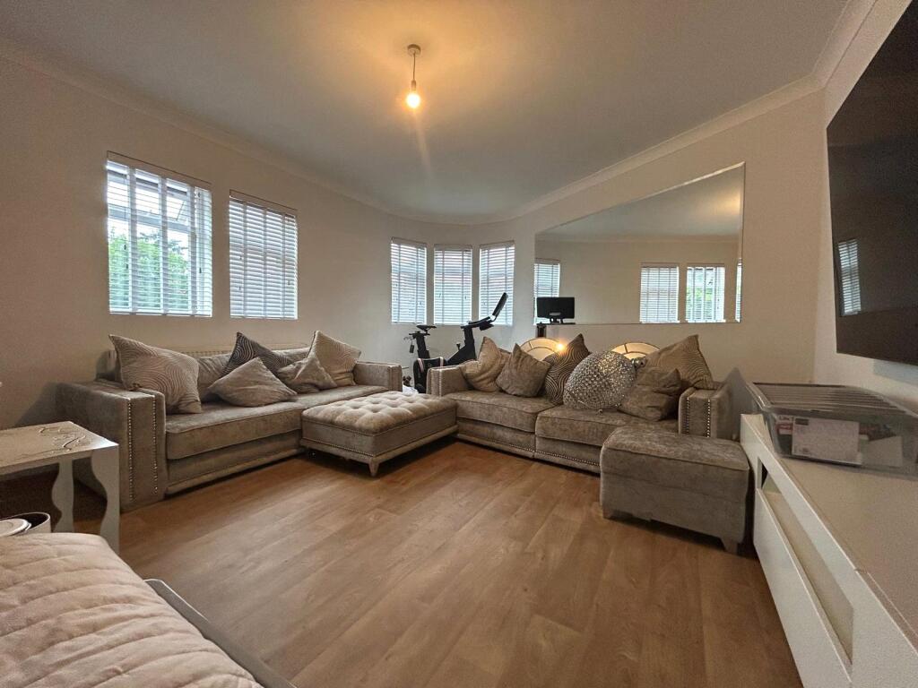 Main image of property: Farnborough Road, Farnborough, Hampshire, GU14