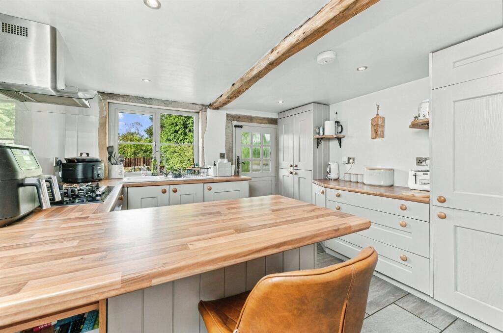 House in Huddersfield - View 5
