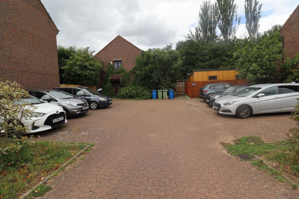 2 bedroom maisonette for rent