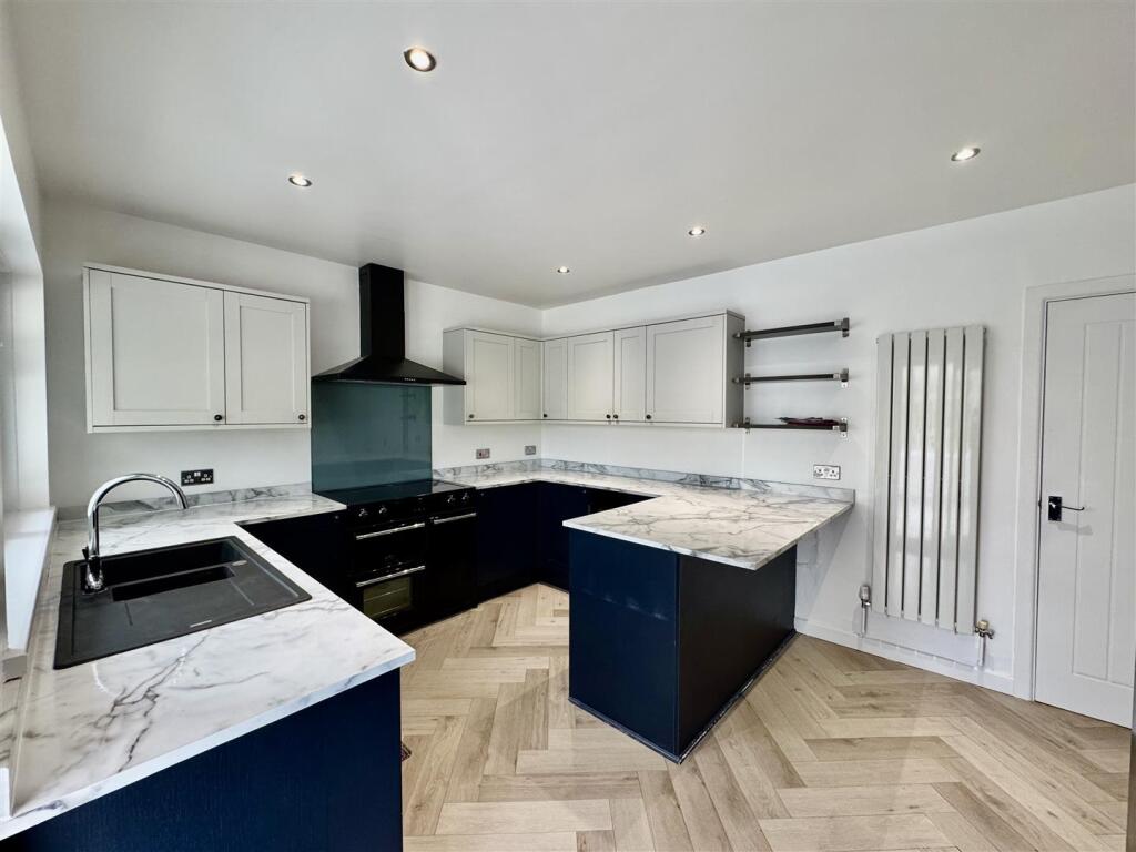 House in Ammanford, Llandybie - More