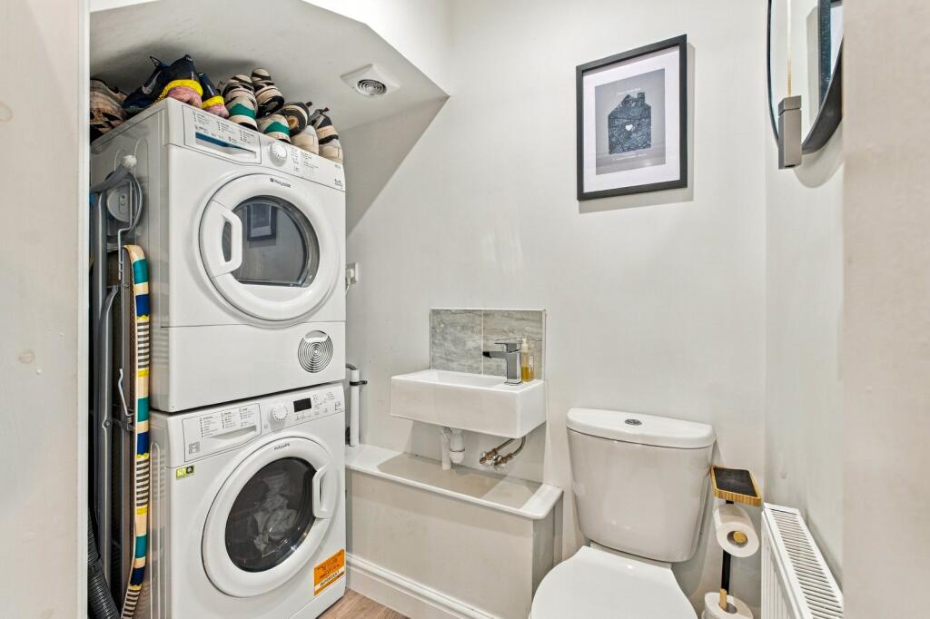 House in Salford, Greater Manchester - View 5