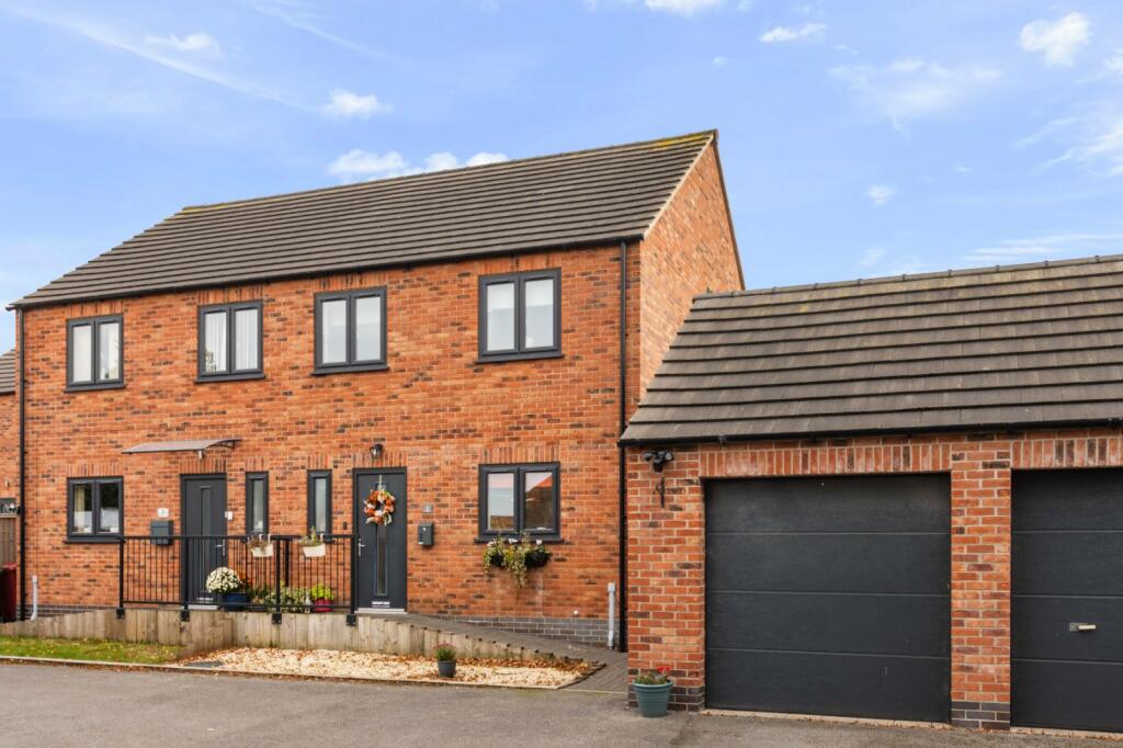 3-bed semi-detached on Bowling Green Lane, Broughton, North Lincolnshire, DN20, £210,000