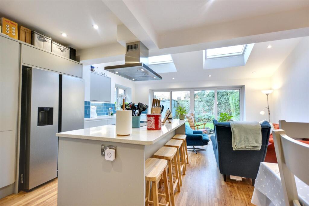 House in Nottingham, Beeston - More