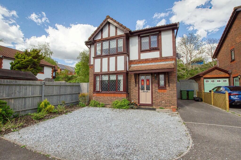 3-bed detached on Rothschild Close, Southampton, Hampshire, SO19, £375,000