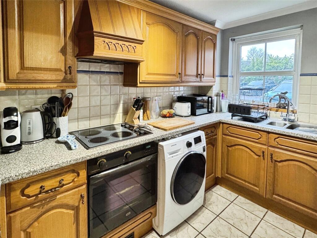 Harvard Close, Woodley, Reading - View 3