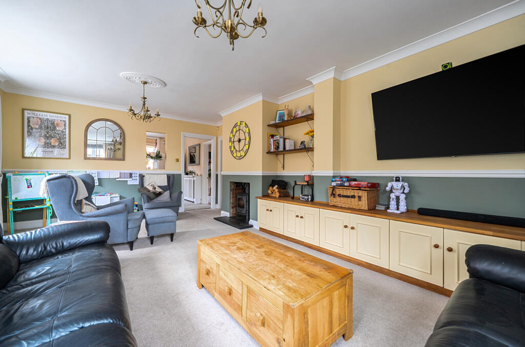 House in Three Mile Cross, Shinfield - More