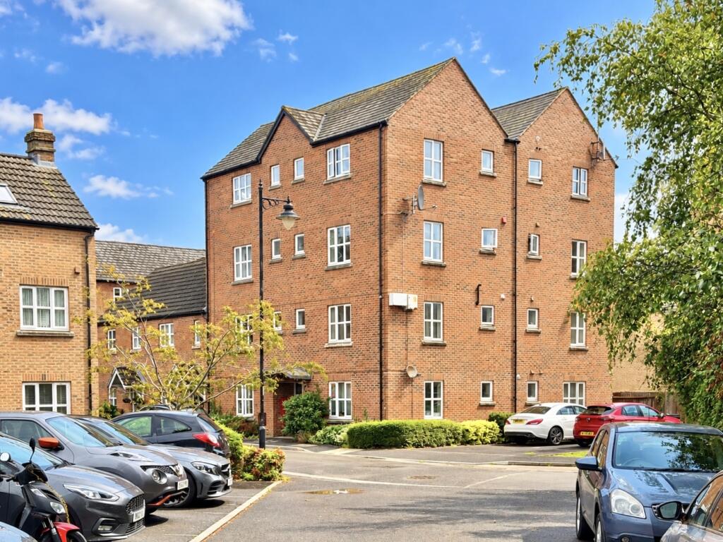 2-bed flat on Massingham Park, Taunton, £150,000