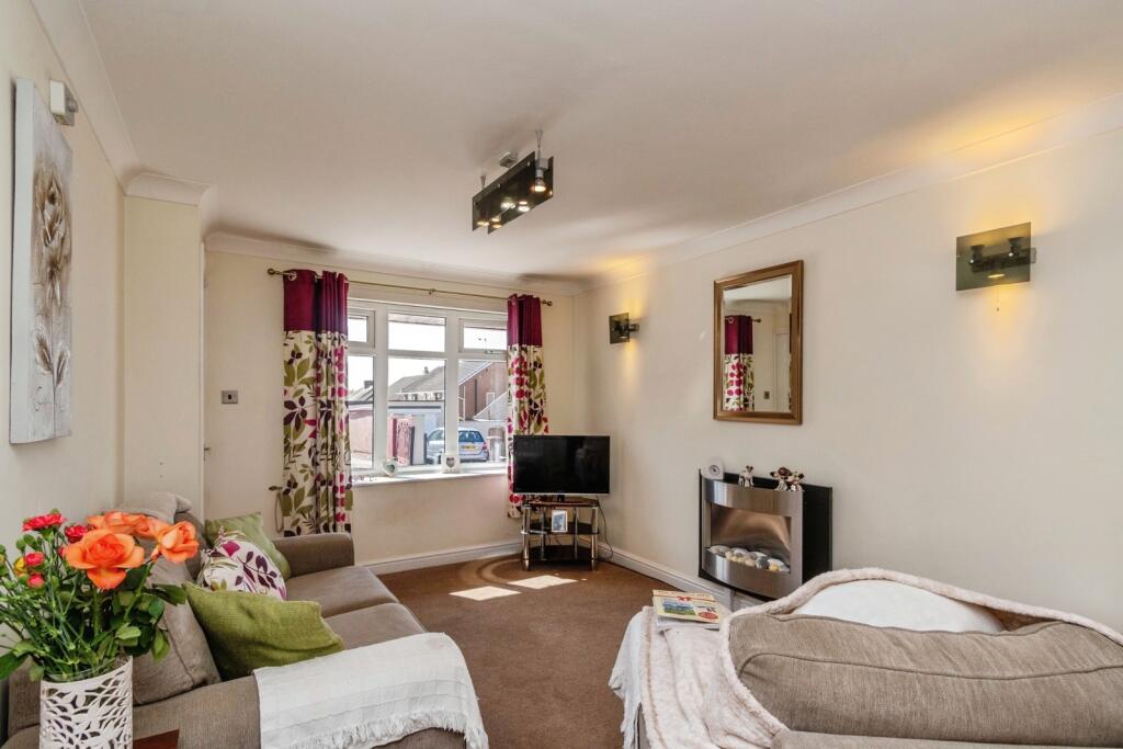 House in Cannock Chase, Pye Green, Hednesford - More
