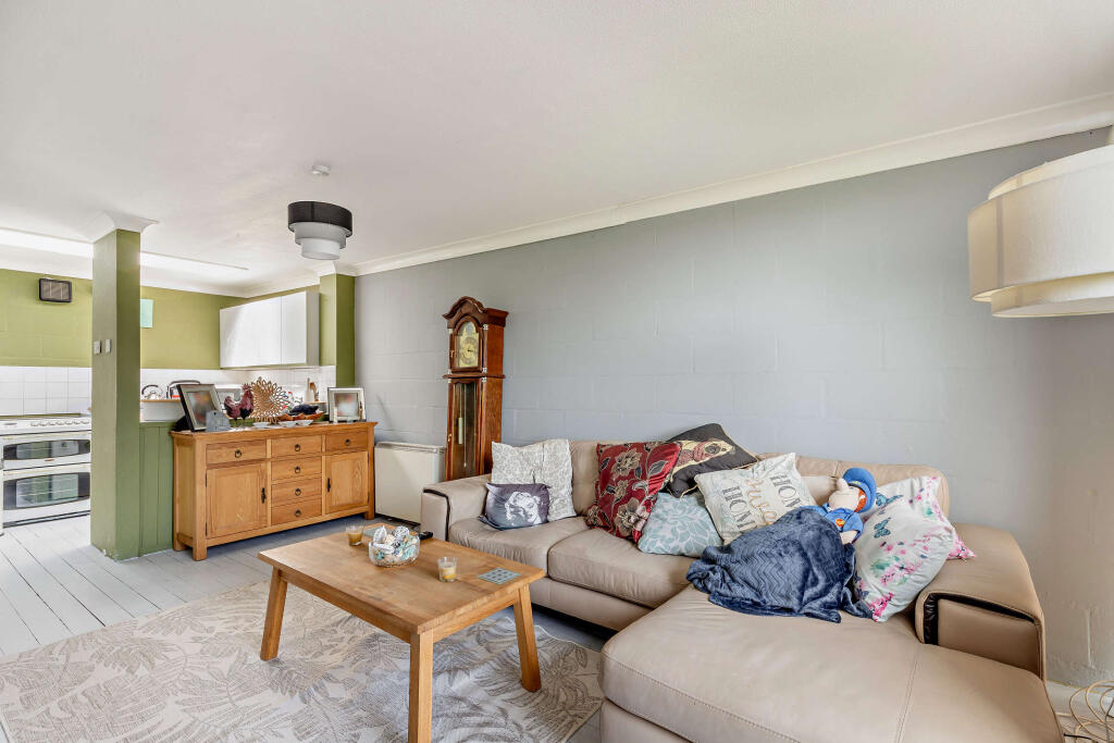 Old Groveway, Milton Keynes, MK6 photo 3
