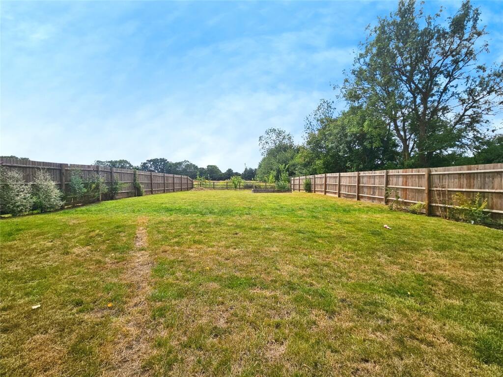 Goodrum Close, Ashwellthorpe, Norwich, NR16 photo 2