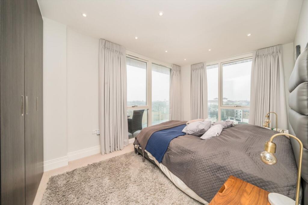 Apartment in Kingston upon Thames - View 4