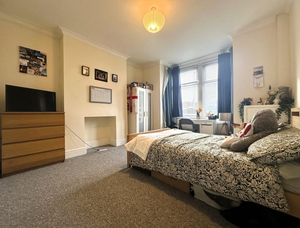 81 Stroud Road, Gloucester, GL1 - View 2