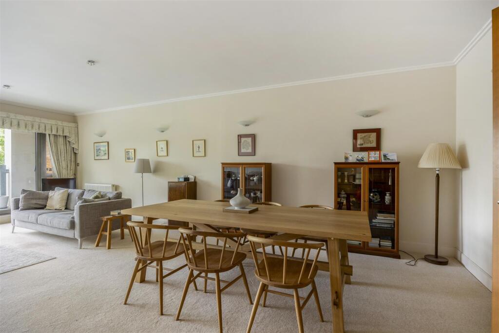Apartment in Gloucester - View 5