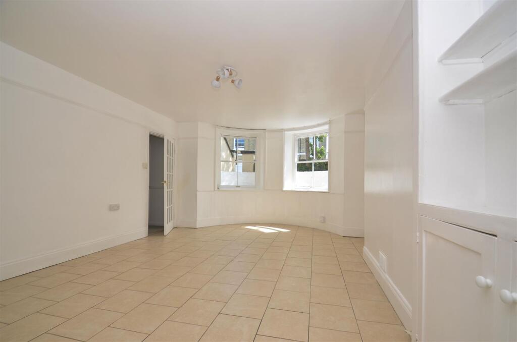Apartment in Ryde, Isle of Wight - View 3