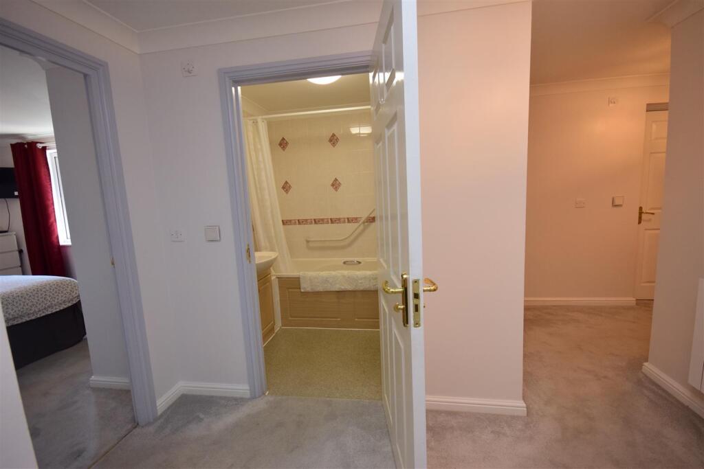 Apartment in Exeter - More