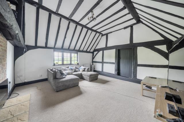 Apartment in Lambourn, West Berkshire - View 2