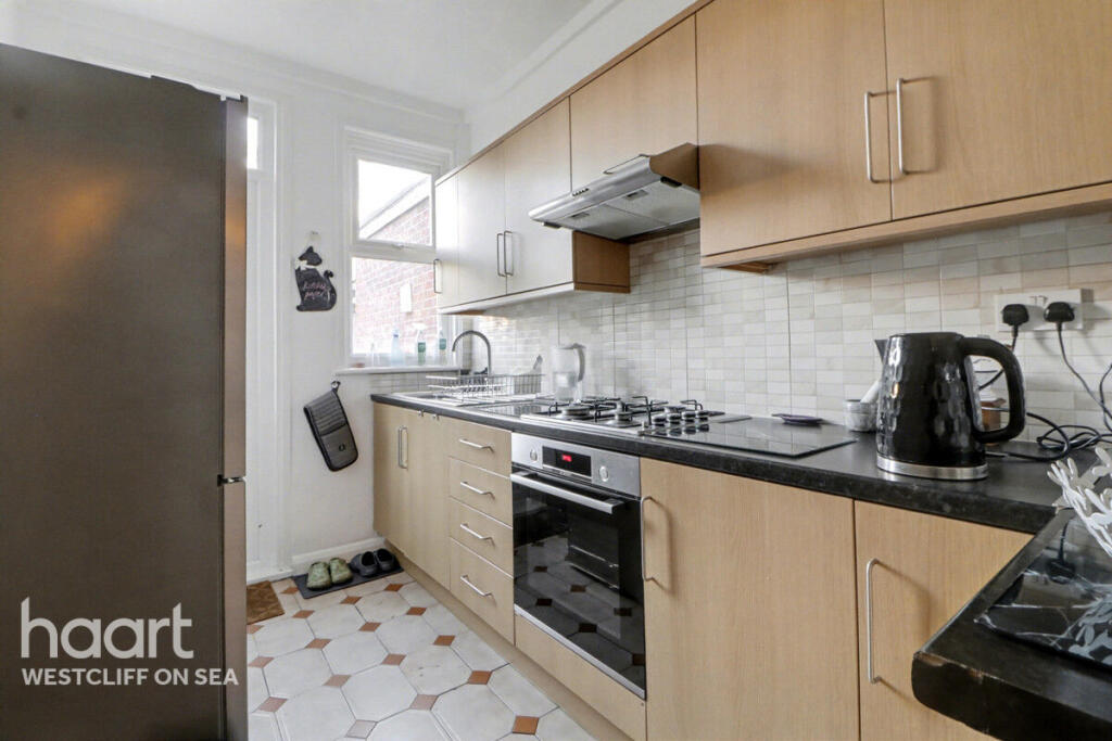 33a, St. Helens Road photo 3