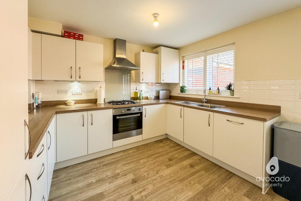 House in Spencers Wood, Ryeish Green, Shinfield - More