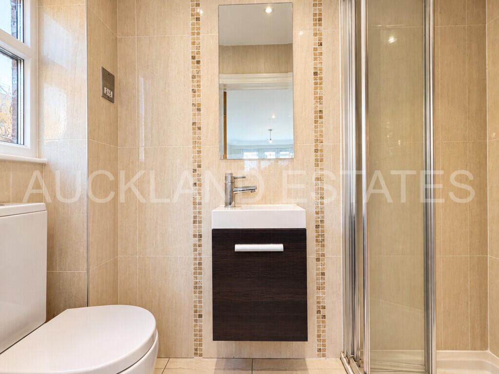 Apartment in St Albans - More