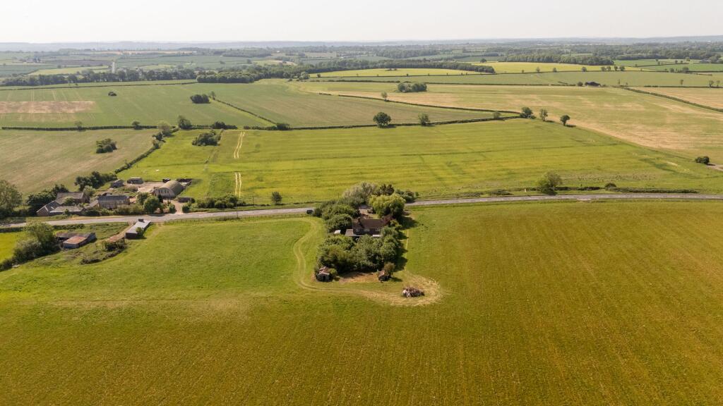 House in North Crawley, City of Milton Keynes - View 4