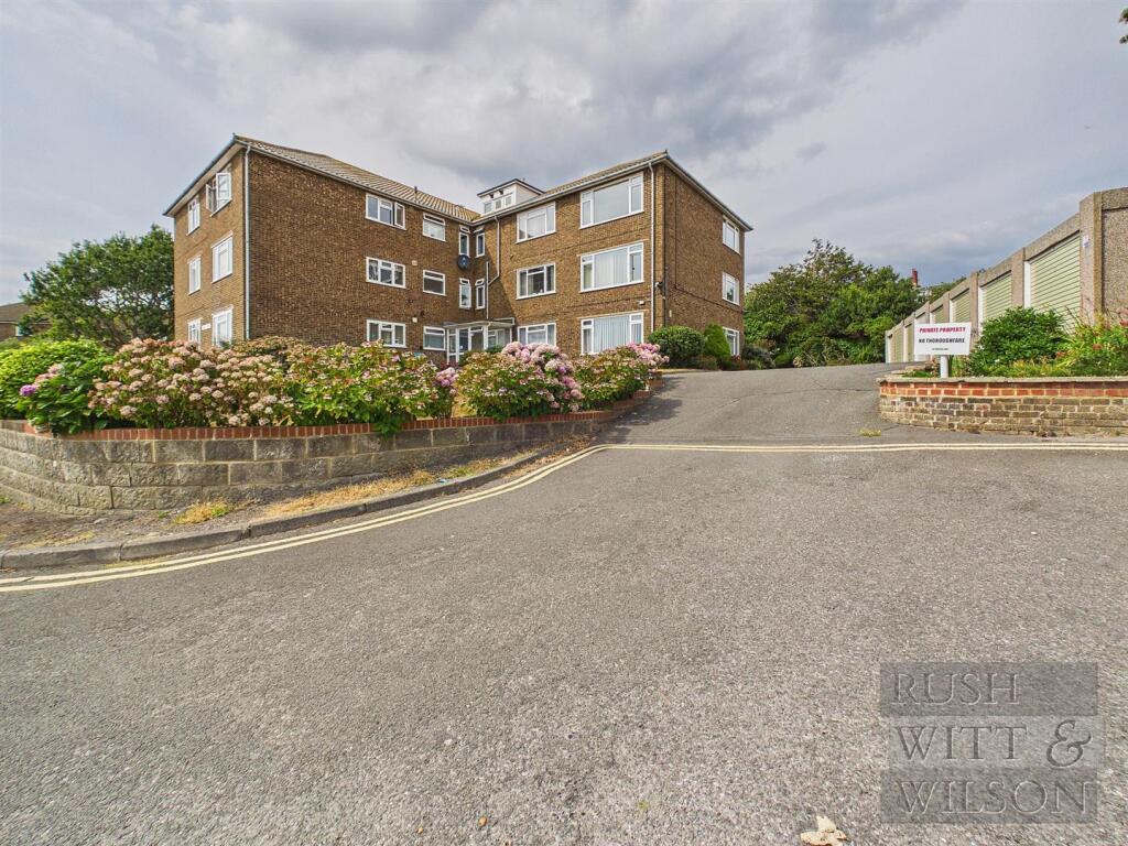 2-bed flat on Larkhill, Bexhill-On-Sea, £235,000