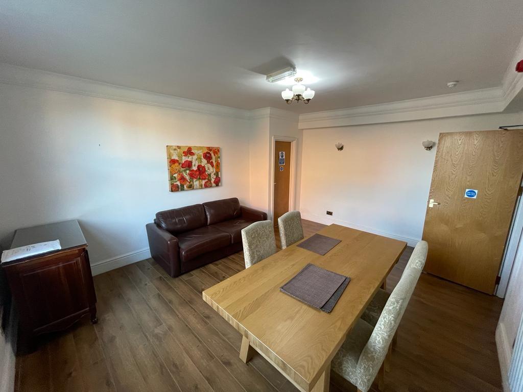 Apartment in Knutsford, Cheshire East - View 5