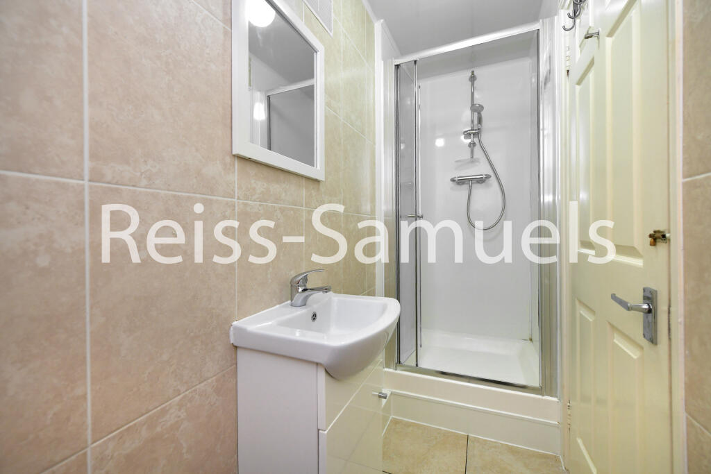 6 bedroom semi-detached house for rent
