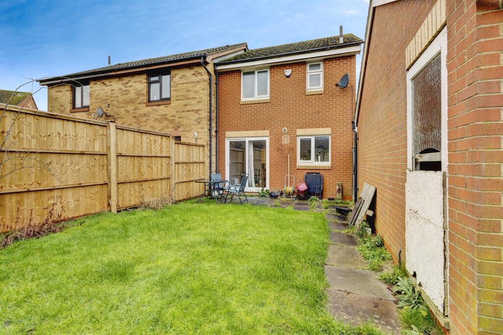 Casterbridge Court, Hardingstone, Northampton photo 3