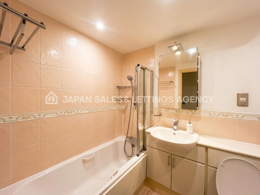 Apartment in London, West Ealing, Hanwell - More