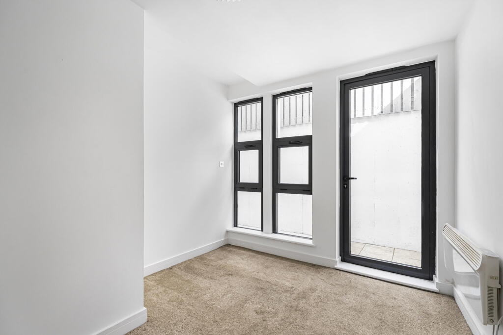 Copenhagen Place, London, E14 photo 3