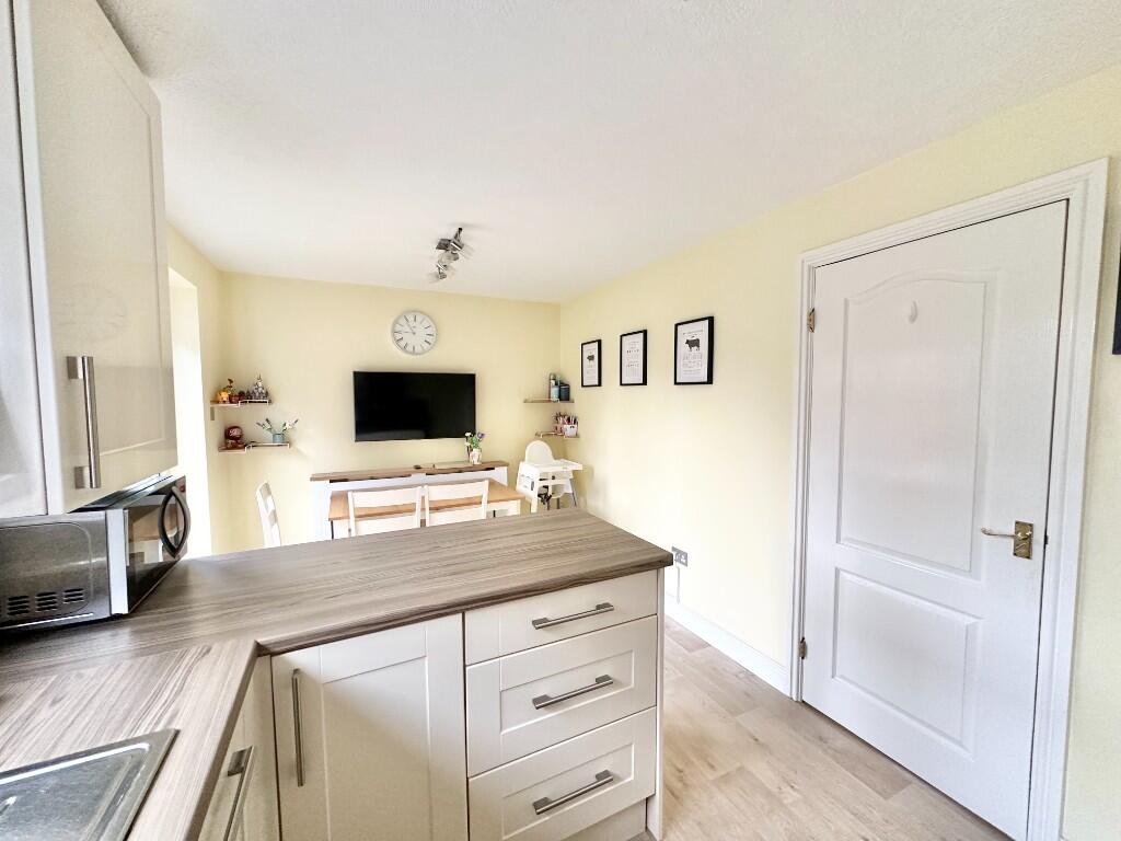 Simons Close, Sale, Greater Manchester, M33 photo 3