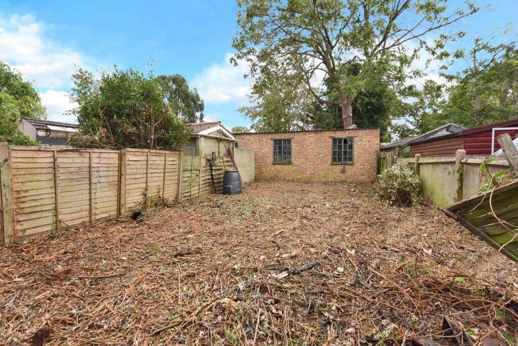 House in Sutton - View 3