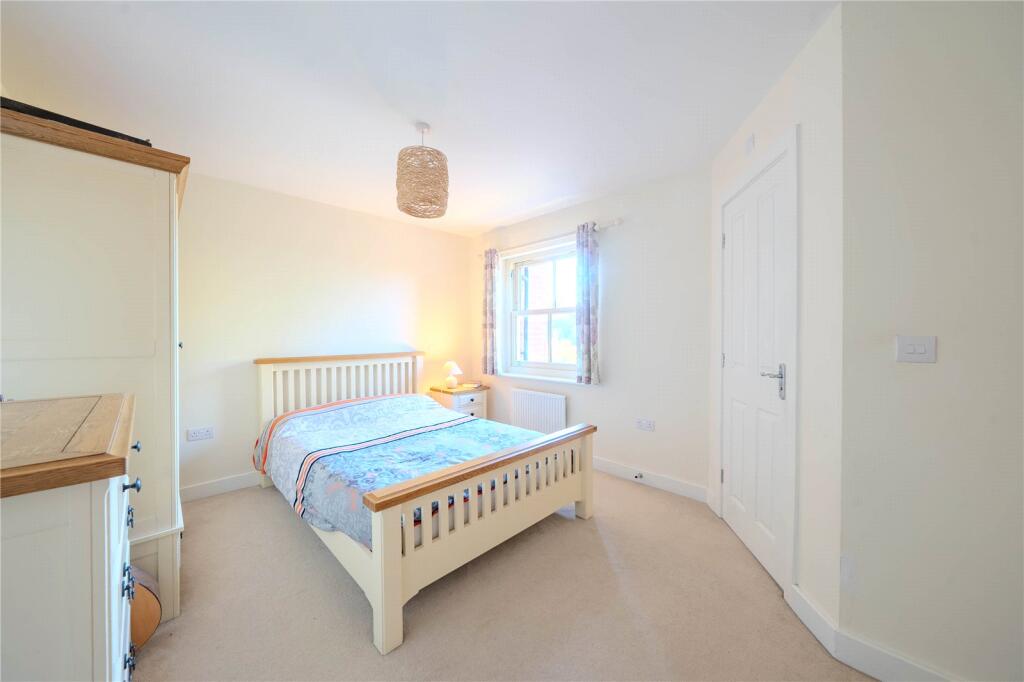 House in Leeds, West Yorkshire - View 5