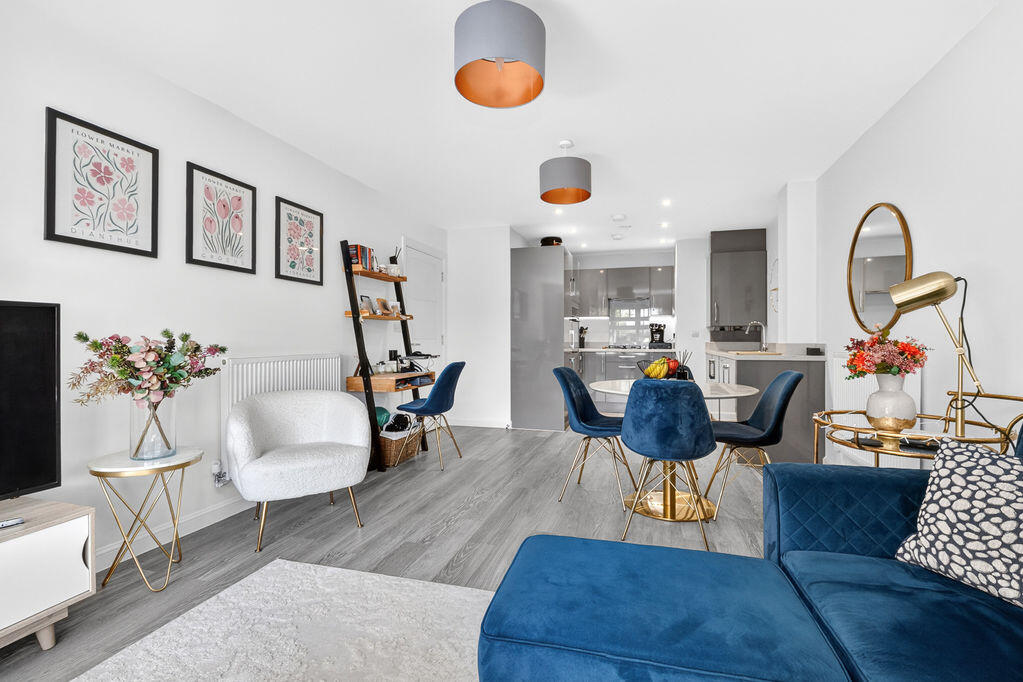 Bell Farm Way, Walton-On-Thames - View 6