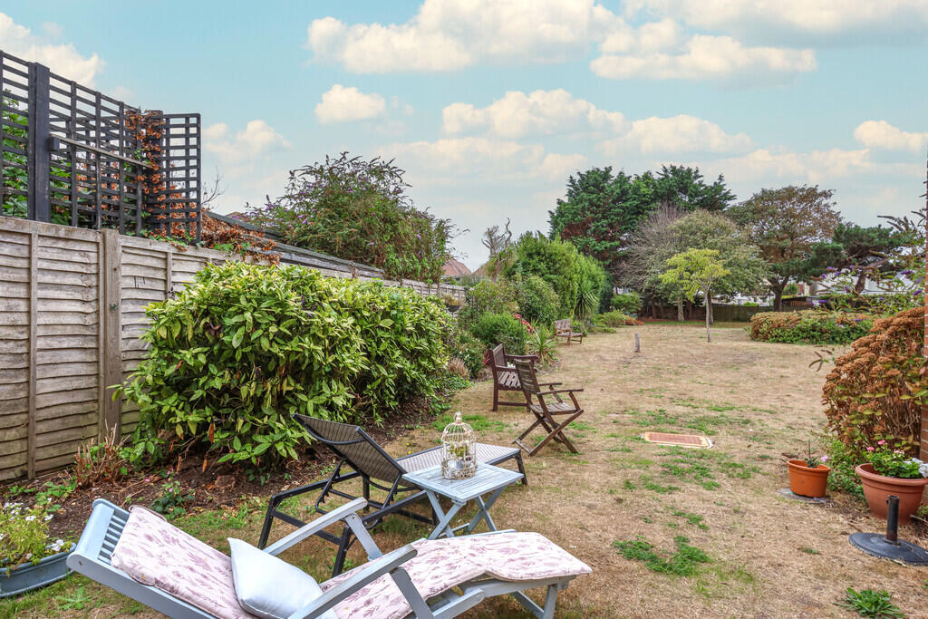 Apartment in Bournemouth, Southbourne - More