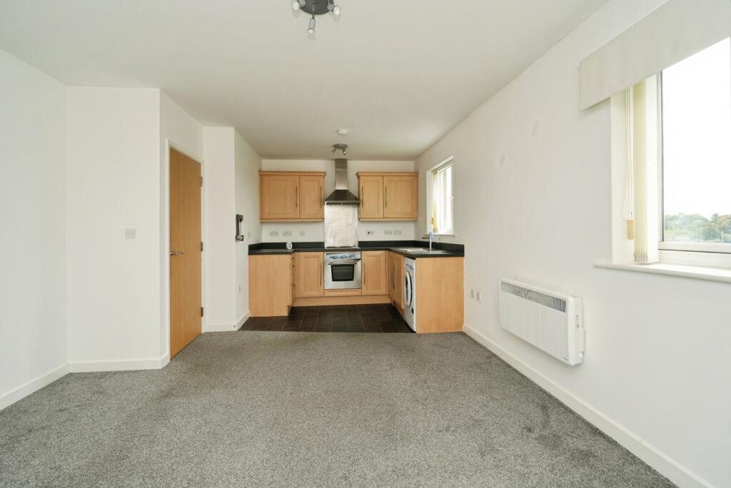 Apartment in Salford, Greater Manchester - View 4