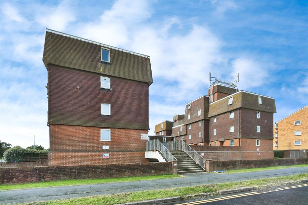 Balcombe Road, Peacehaven photo 2
