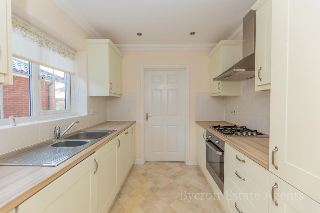 Broadland Close, Gorleston photo 2