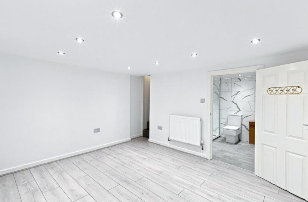House in Leeds - View 5