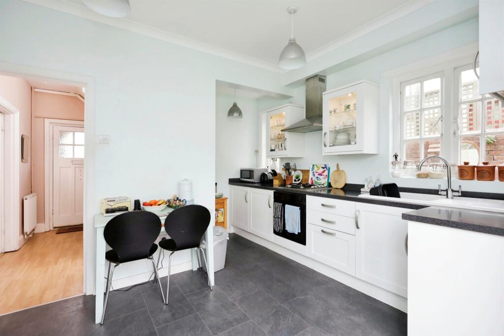 House in Eastbourne, Hampden Park - View 5
