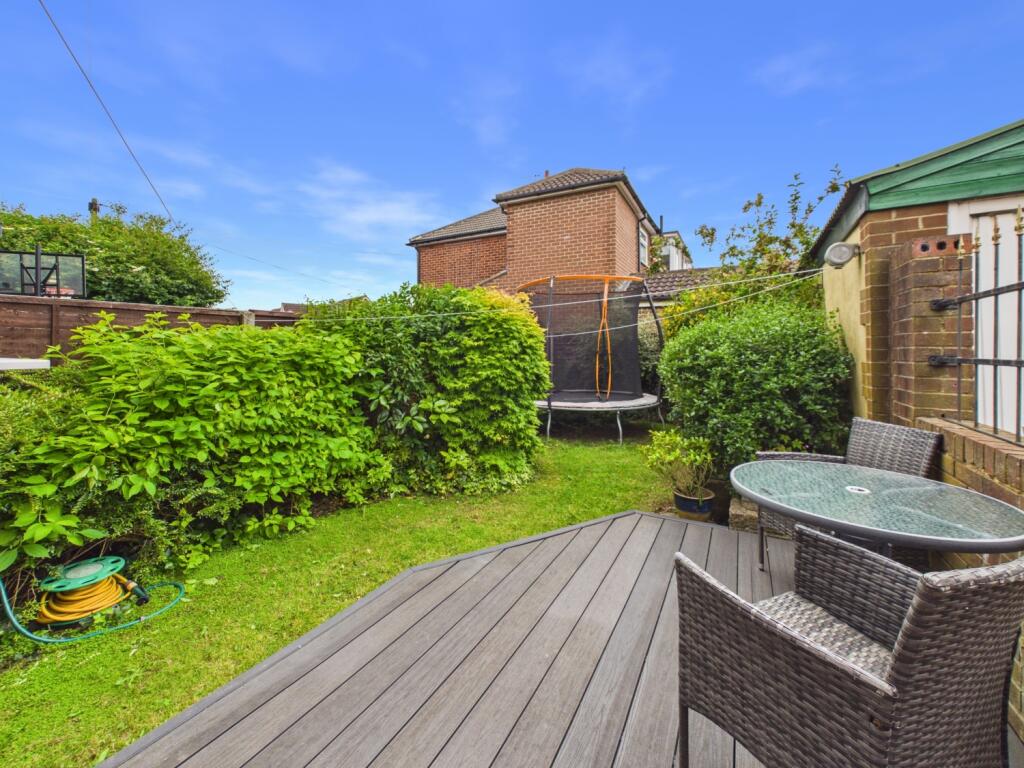Dewsbury Road, Tingley, Wakefield, West Yorkshire, WF3 photo 4